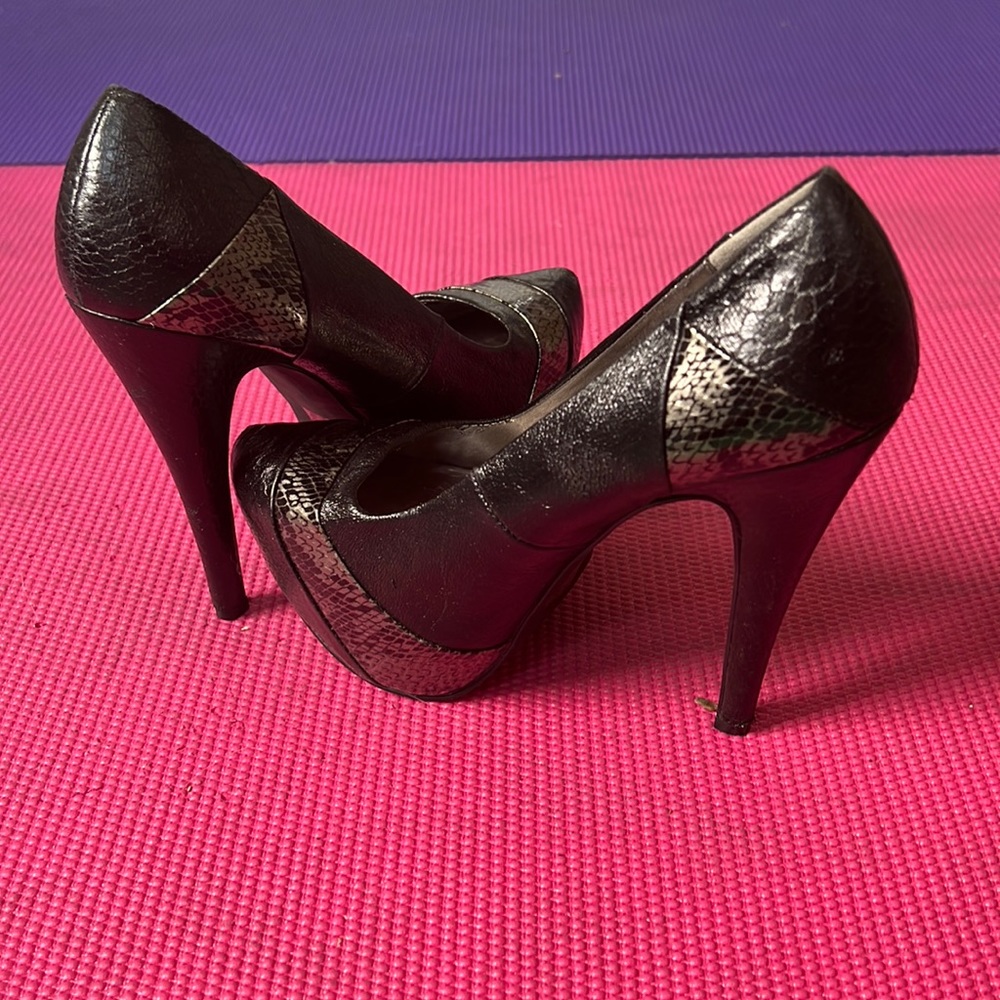 2b Bebe super high black/snake print platforms